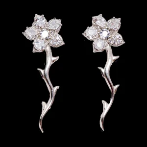 Earrings | Collina Strada CRYSTAL VINE EARRING