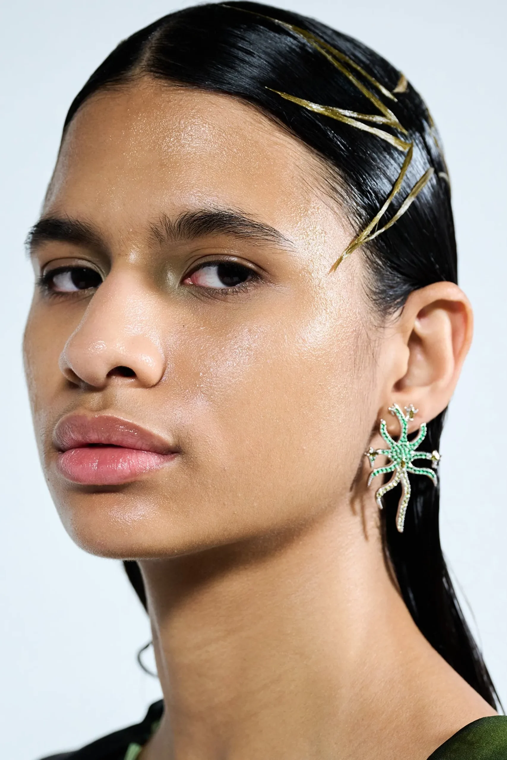 olivine_emerald_etoile_earring_2.webp Earrings | Collina Strada OLIVINE EMERALD ETOILE EARRING